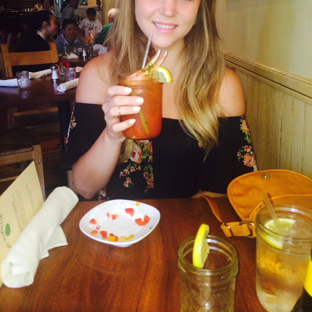 Floral, off the shoulder crop top 🌸